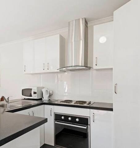 Clean & Furnished Bedroom & Friendly Host