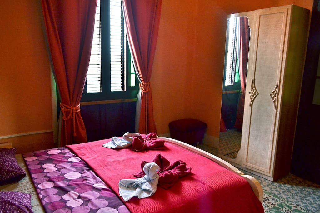 The orange room