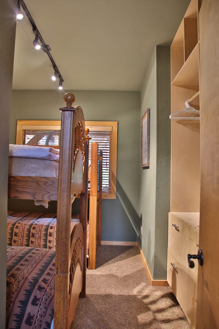 Chumba cha Ghorofa Kuu ya Bunk