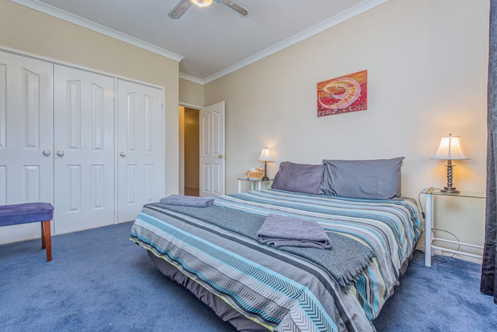 Kangaroo Room with Queen Bed