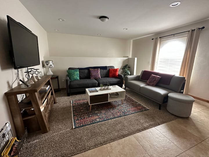 Adorable 2 Bedroom Guesthouse With Gated Parking - Tucson, AZ