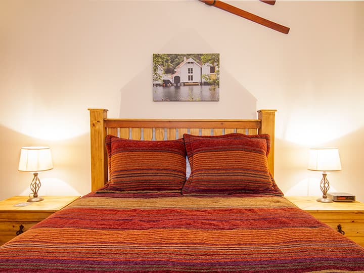 StayWinterPark_BeaverVillage_MasterBedroom1_Unit1734