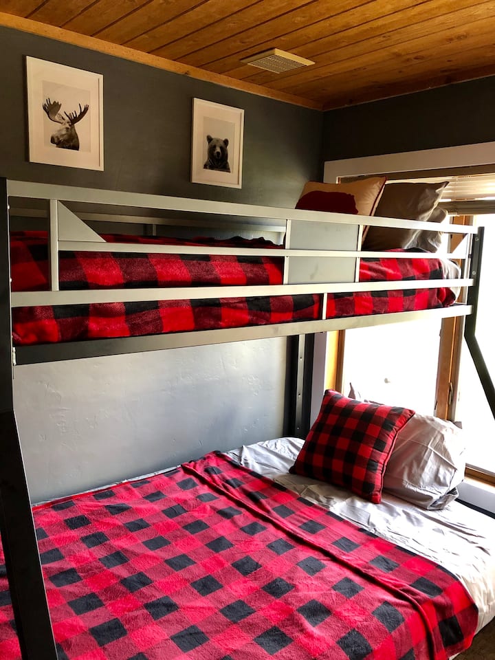 سرير 1 - ممتلئ بتوأم في الأعلى