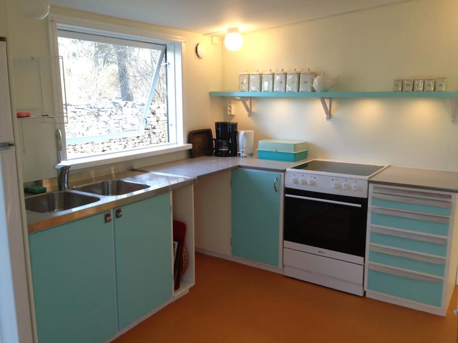 Köket, nyrenoverat. Kitchen.