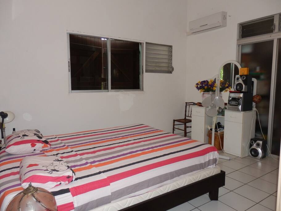 chambre "parentale" 15m2 lit 160/190 climatisée