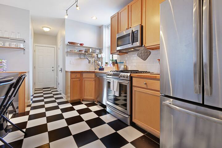 ❤︎ 1,800ft² Parking ⎜ Workspace ⎜ W/D ⎜Full Kitch gallery image 4