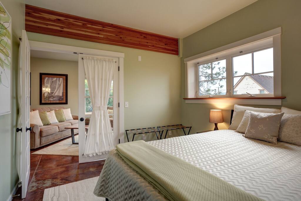 Queen Bedroom