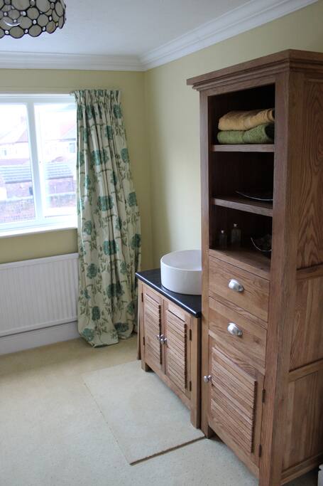 Yellow room, showing the sink and vanity unit