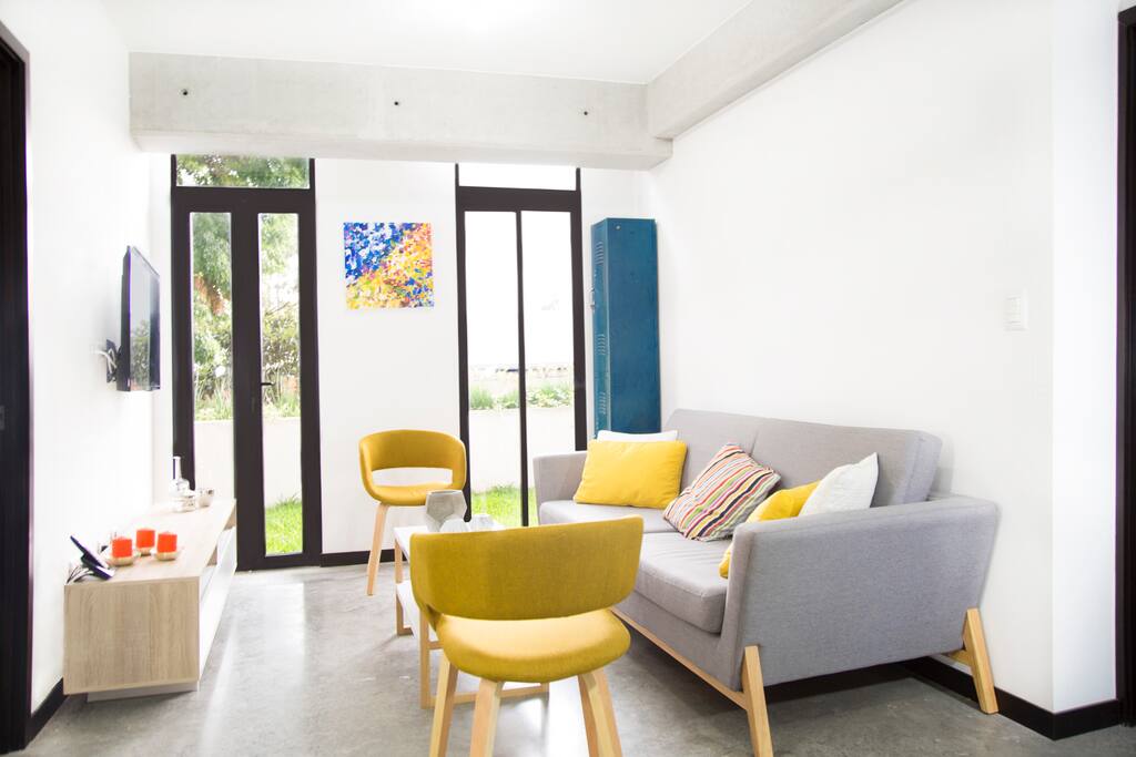 Sala con Acceso a jardín privado