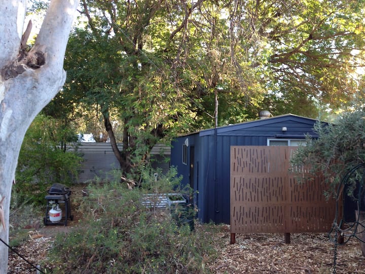 Red Desert Retreat - Spacious and Close to CBD