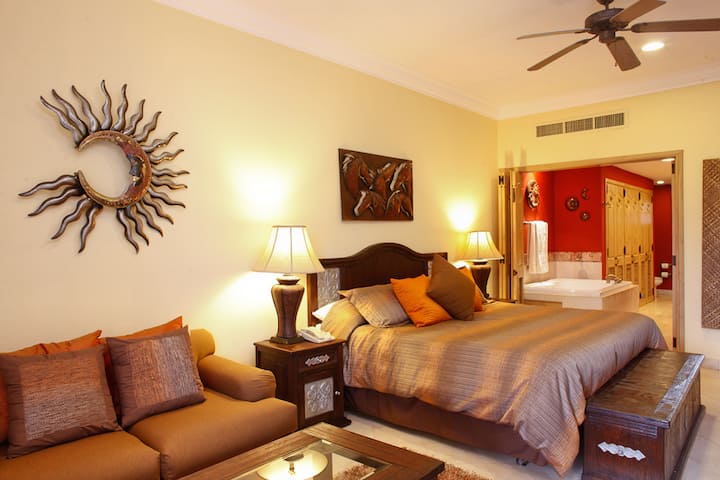 Hlavná spálňa - manželská posteľ King plus gauč