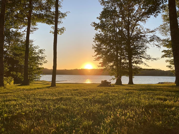 Oakleaf Lake Retreat *serene private hot tub*