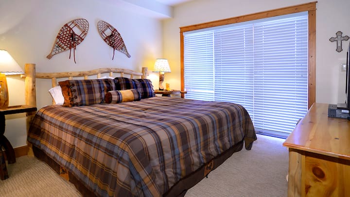 加大双人床卧室！窗外景观非常好！