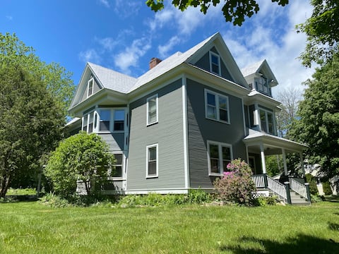 Spacious Adirondack House, Westport NY