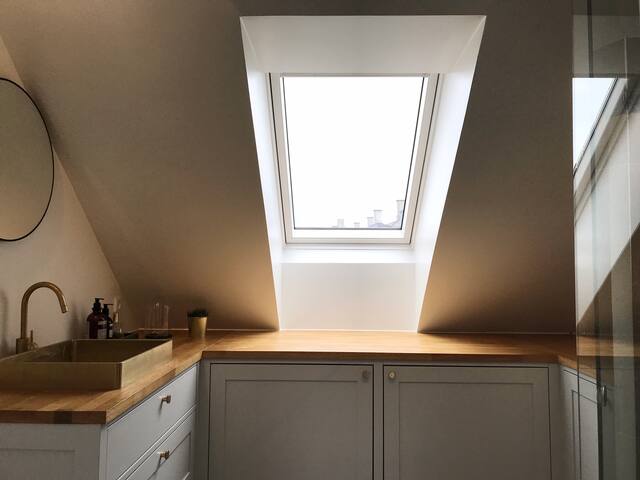 Charming and spacious penthouse gallery image 5