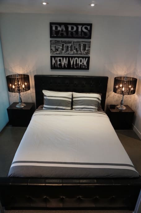 The Main Bedroom - Queen Size Bed