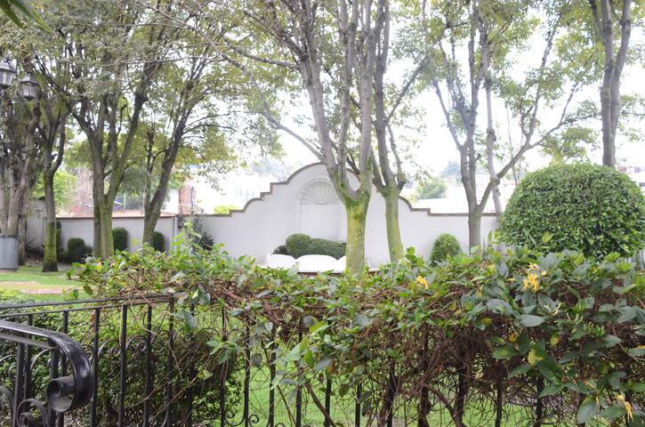 ROOMS IN A  BEAUTIFUL HOUSE