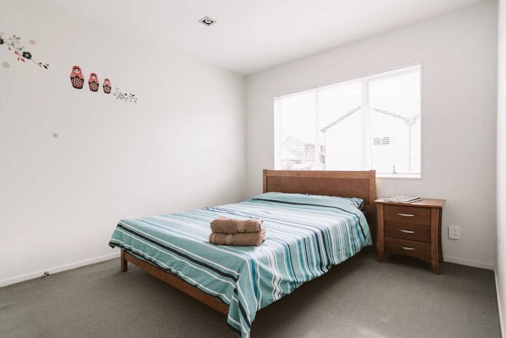 Bedroom 1 Queen Bed