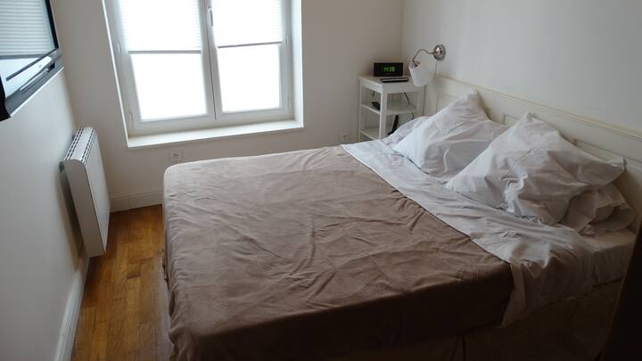 Chambre avec lit double