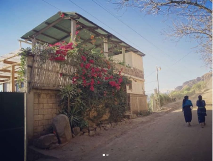 Roadside view looking towards San Antonio Palopó