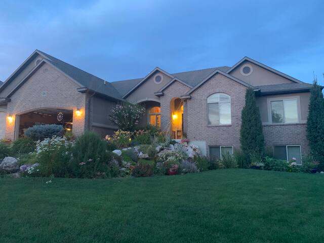 Mountain family space with large yard