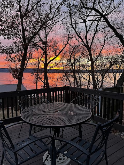 Northshore Cottage (2 bedrooms) on Lake Onalaska