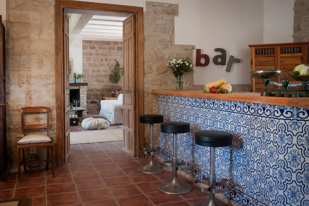nuestro "bar",e s decir... una barra donde puedes desayunar o cocinar