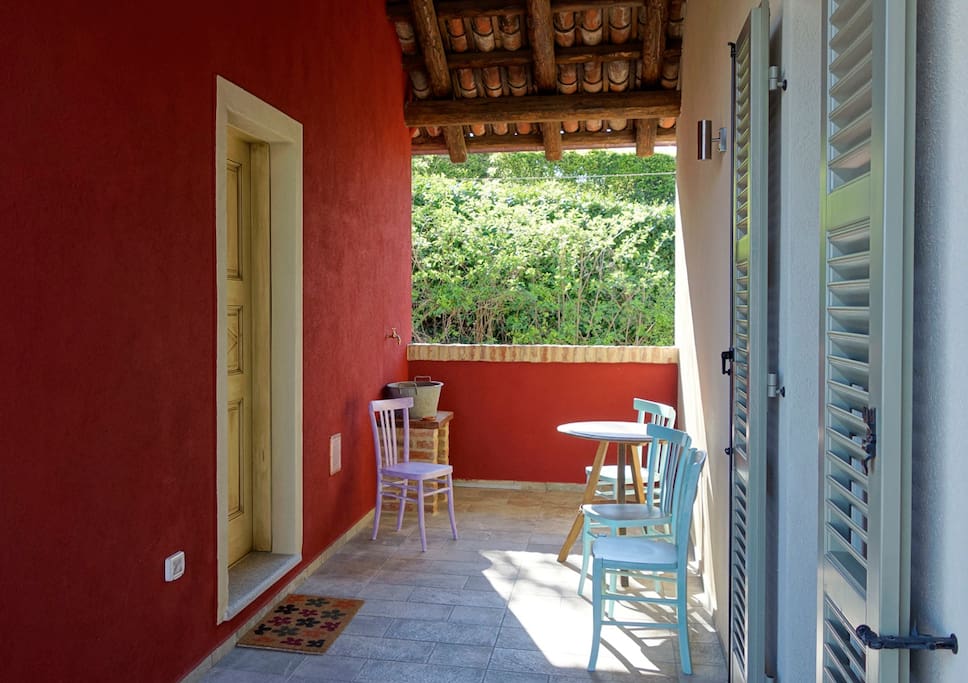 Accès indépendant à l'appartement depuis la terrasse