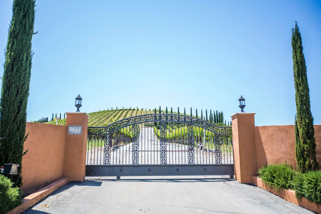 Welcome to Aterno, a 33 acre working wine vineyard and luxurious vacation rental property featuring a Tuscan Villa and separate Guest House.
