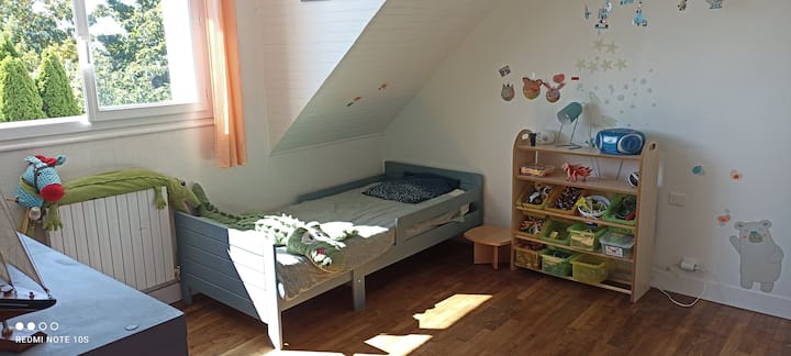 Cuarto de niños ( cama de 90 x 200)