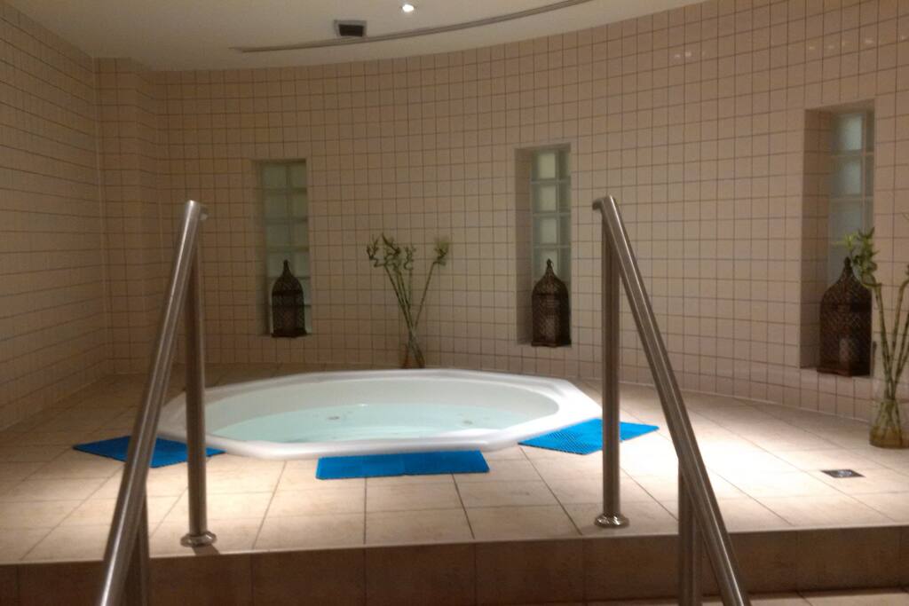 Jacuzzi (shared)