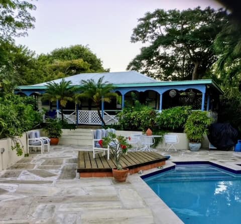 Driftwood Cottage, A Tropical Romantic Hideaway