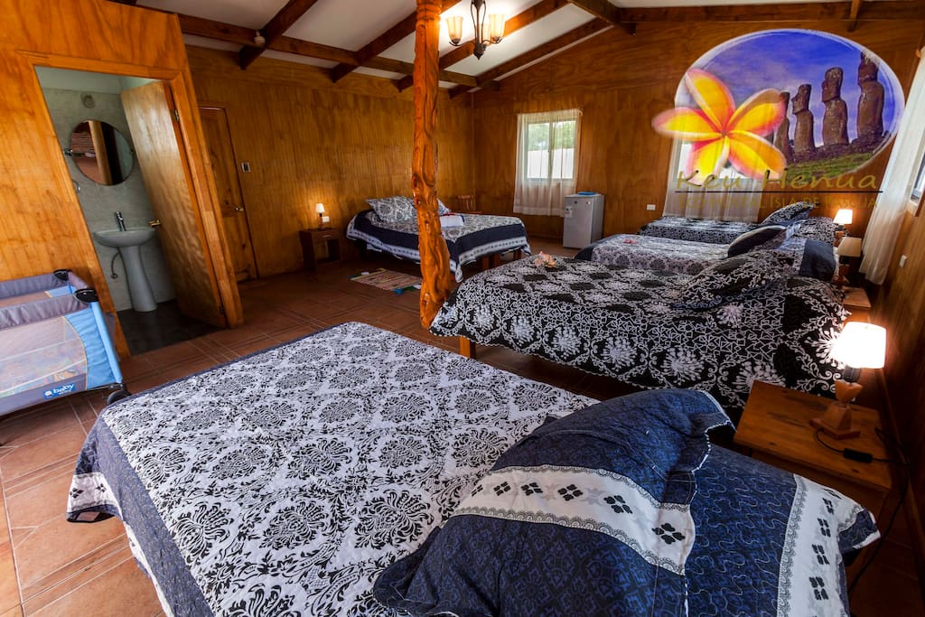 4 camas singles una cama matrimonial mas cuna baño privado closet y veladores