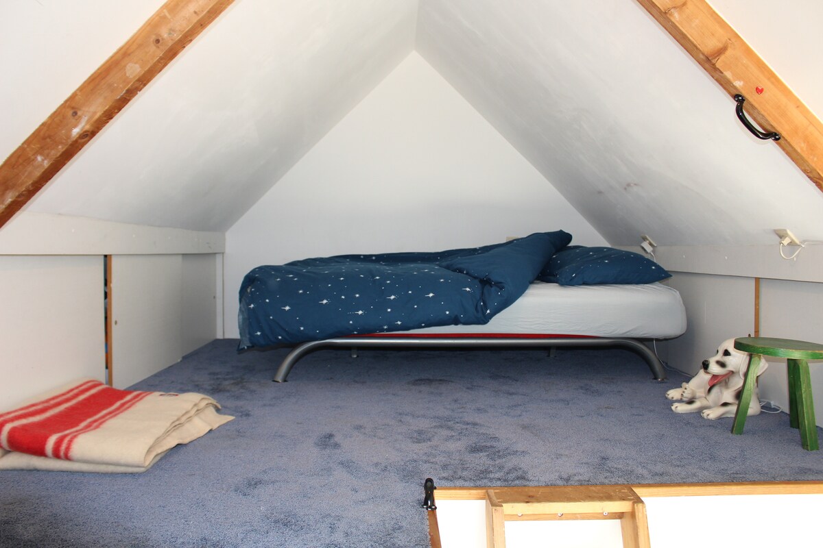 ห้องนอน 4 (เตียงควีนไซส์)