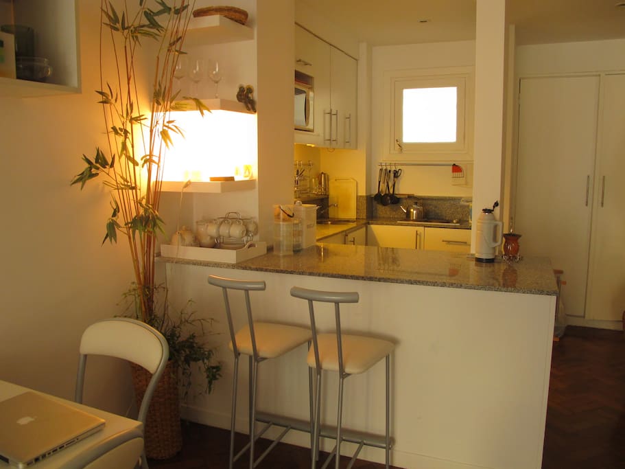 Barra, que divide sector de cocina