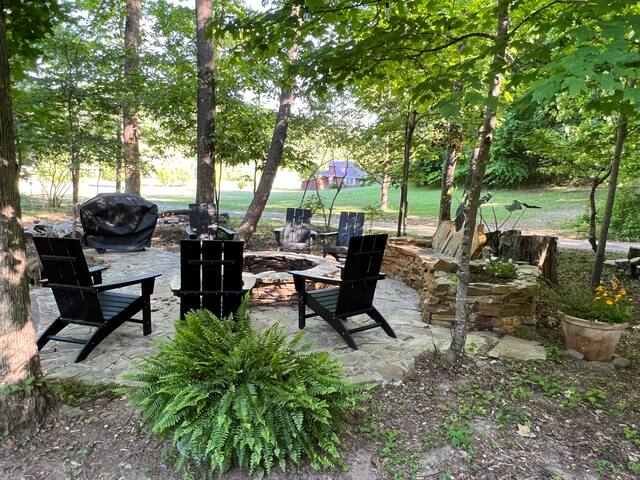 Minutes to Downtown Asheville! New sunroom! gallery image 3