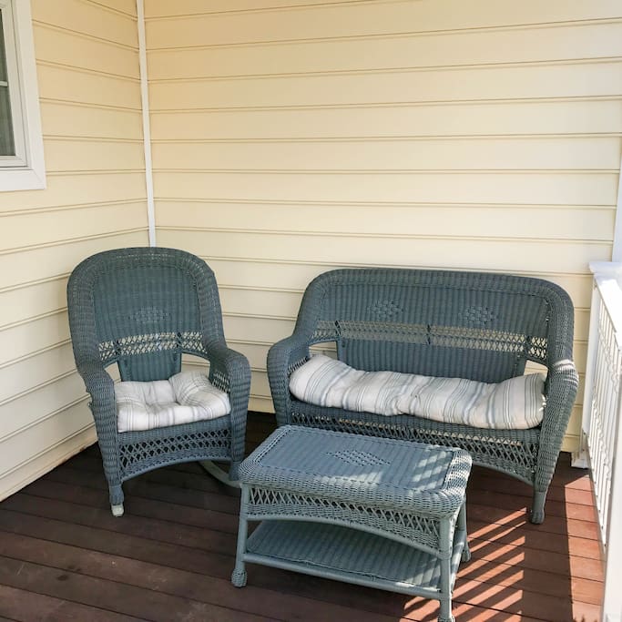 Relaxing Front Porch with Seating!