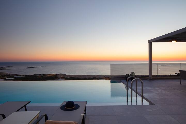 Infinity pool★Seaview★New villa in Falasarna bay gallery image 2