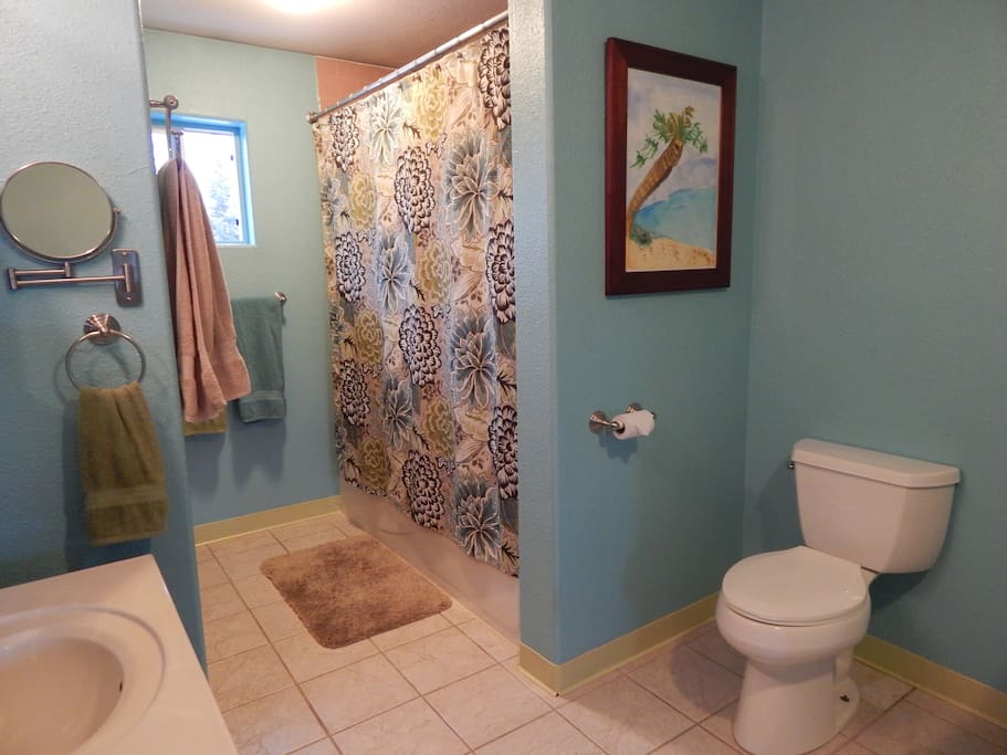Full Shower w/Tub
