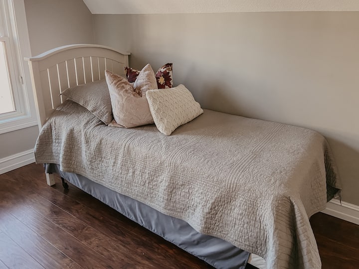 غرفة النوم 5: سرير فردي