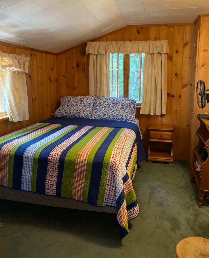 Habitación 2: cama doble tamaño queen.