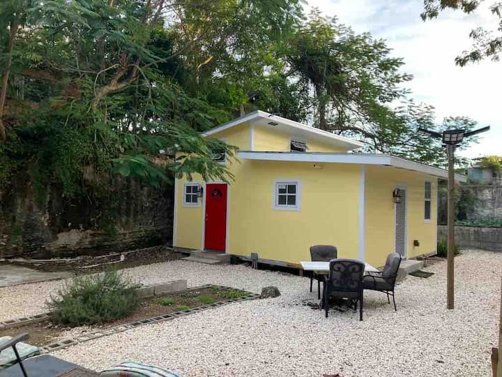 Palm Breeze Loft: 5 Minute Walk To Beach And Bars - Nassau