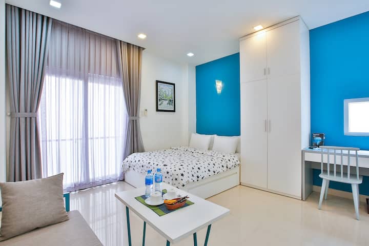 Cozy Serviced Apartment With Balcony