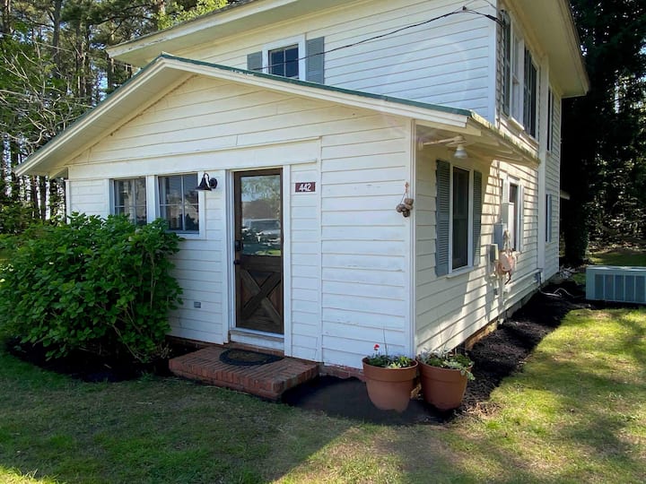 The Little House at Waveland Houses for Rent in Deltaville, Virginia