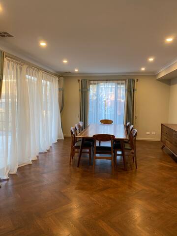 Luxury Retreat in Glen Waverley, Good Location… gallery image 2