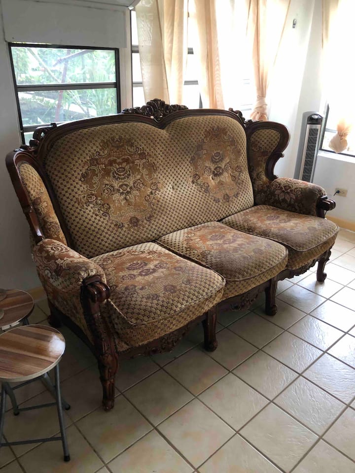 Სასტუმრო ოთახის დივანი