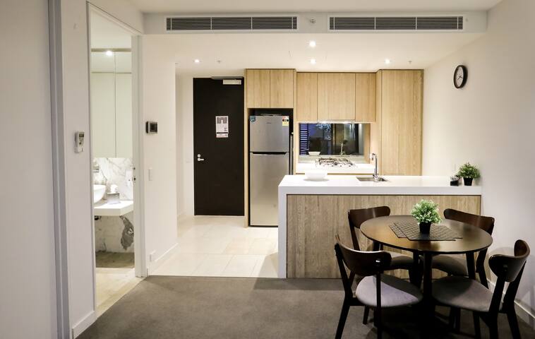 Location! Everything you need & walk to CBD gallery image 5