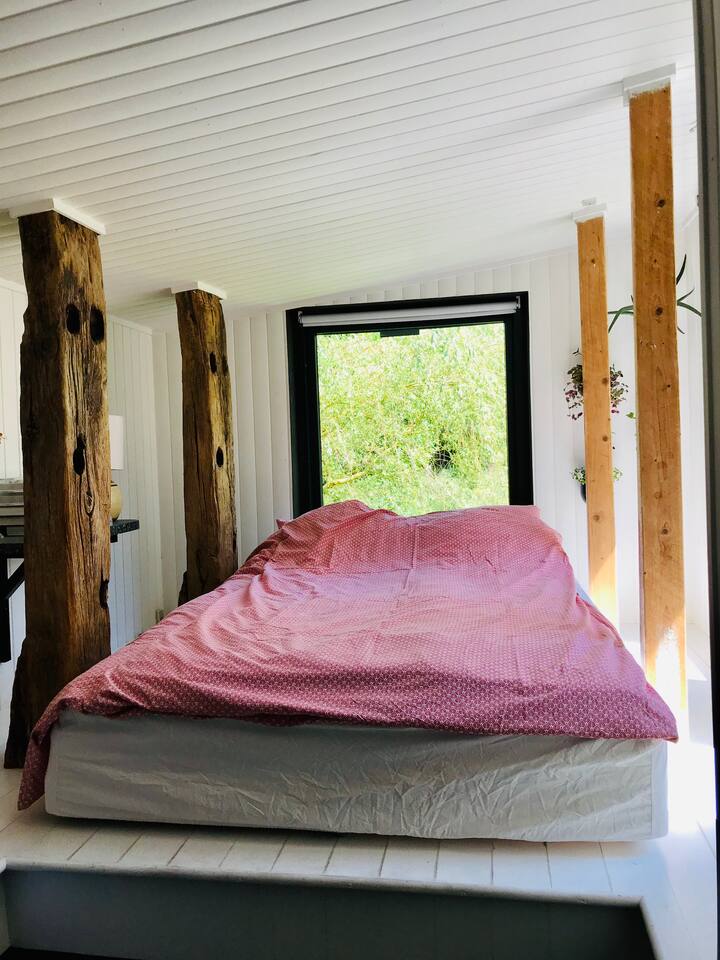 Легло с изглед 1