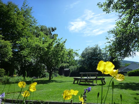 Family Retreat with Garden, Games & Cosy Evenings