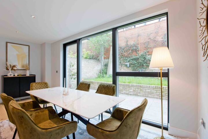 Luxury 3 Bed 3 bath Near Battersea Power Station gallery image 4